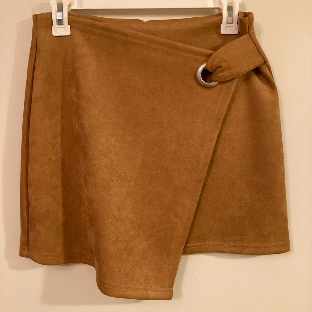 Faux suede mini skirt🧡💛